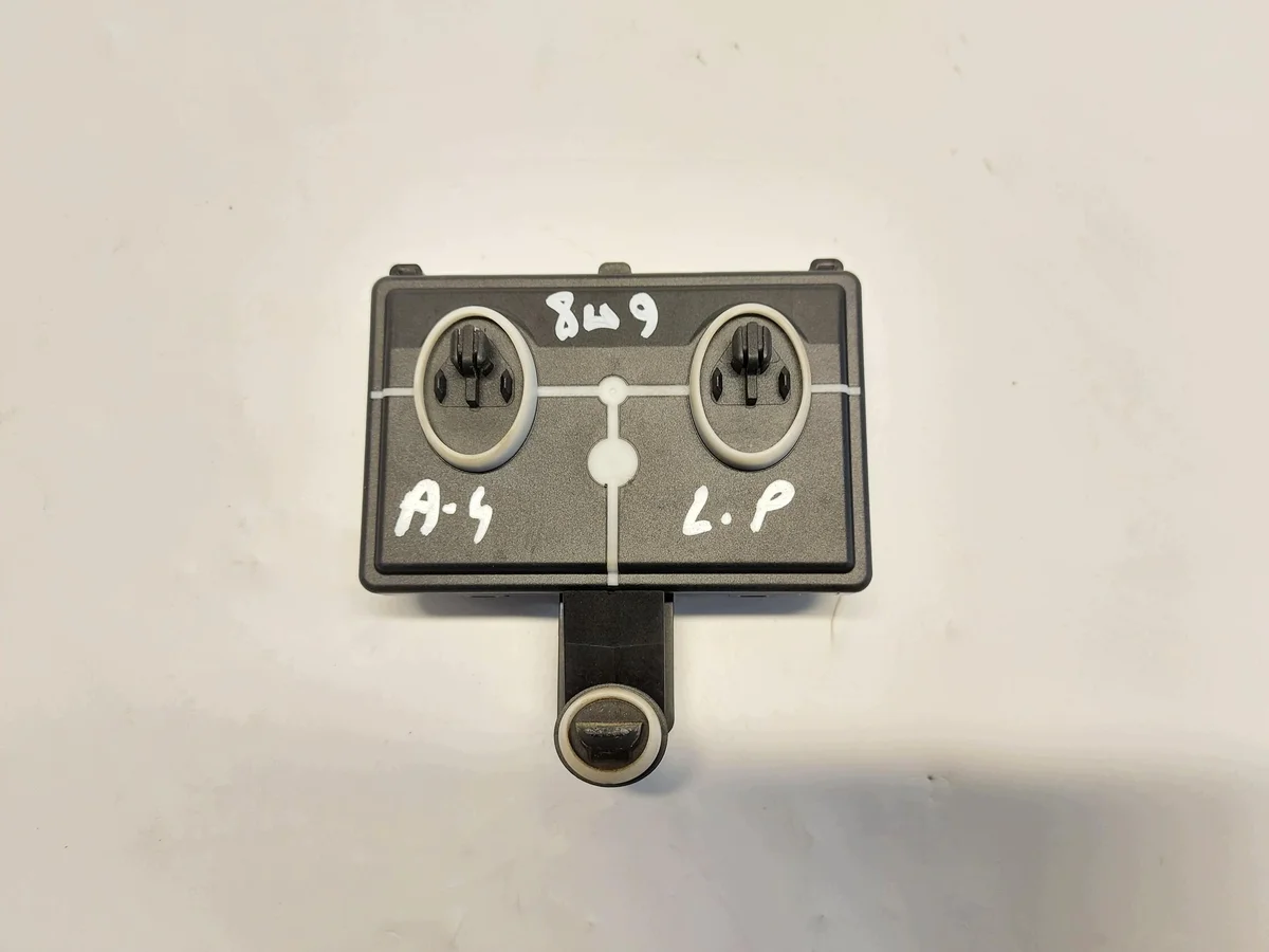 Audi A4 B9 Door Control Module 8W0959592 image 2