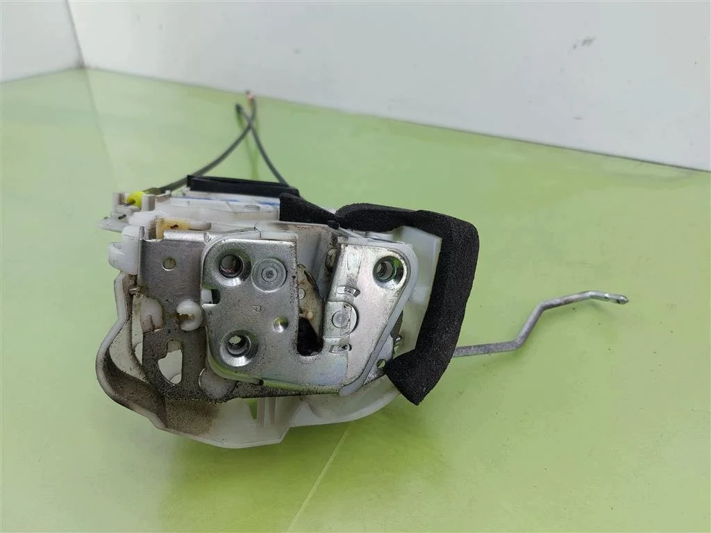 Dörrlås höger fram Subaru Forester III image 6