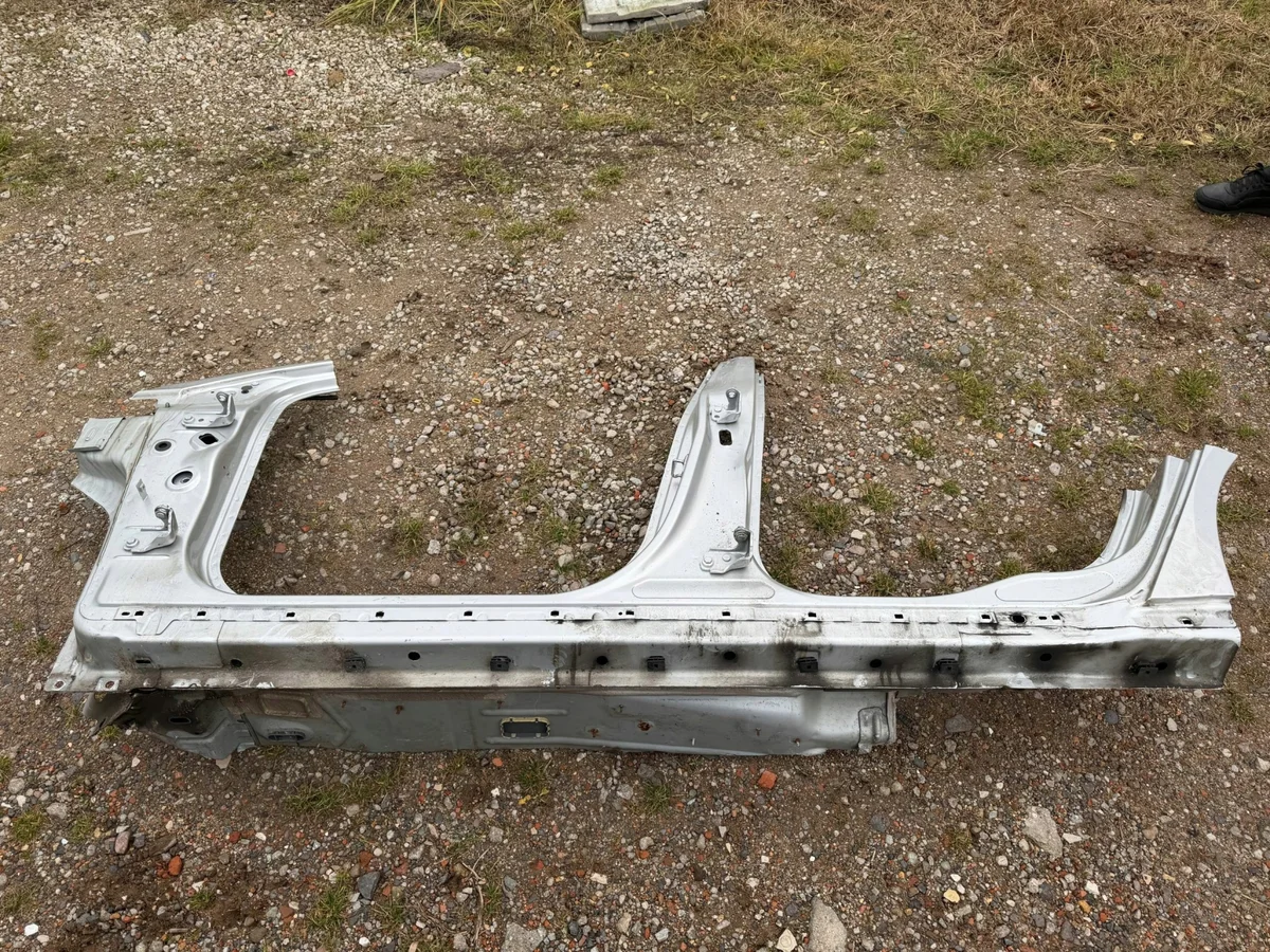 Seuil gauche Ford Mondeo MK5 Kombi long DD