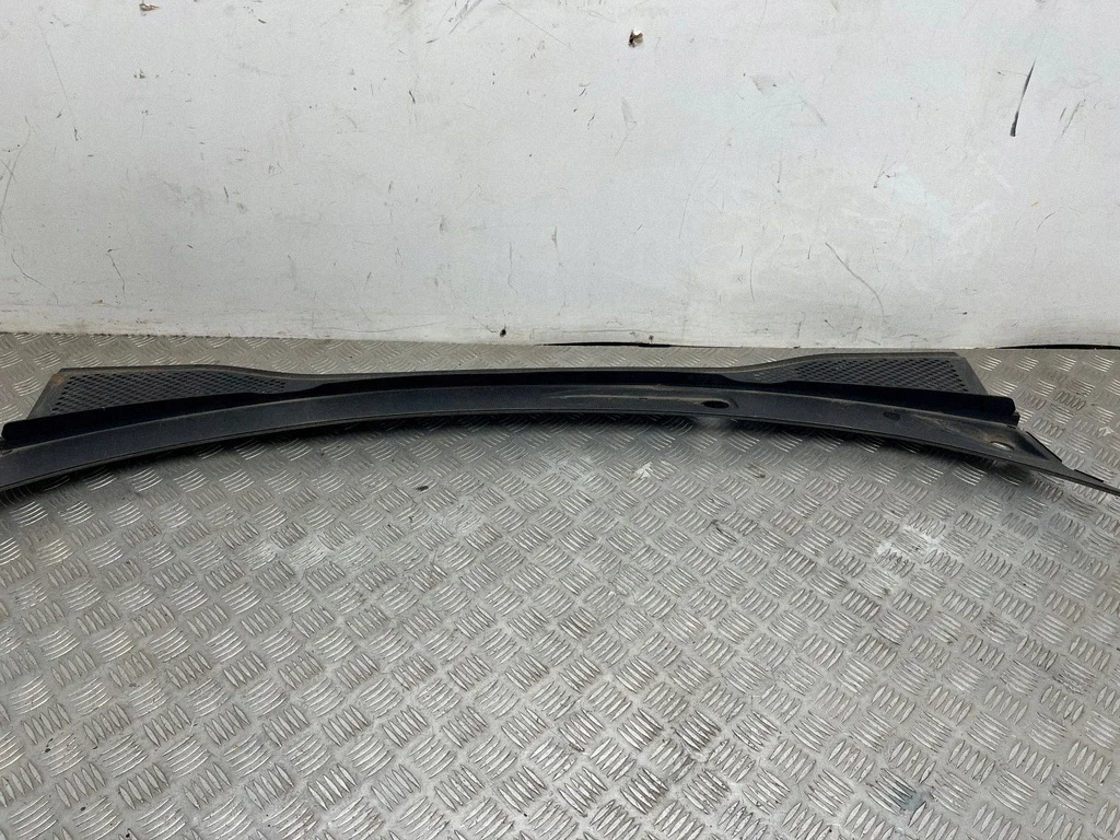 Audi Q4 SUV Wischerabdeckung 11C819401 gebraucht