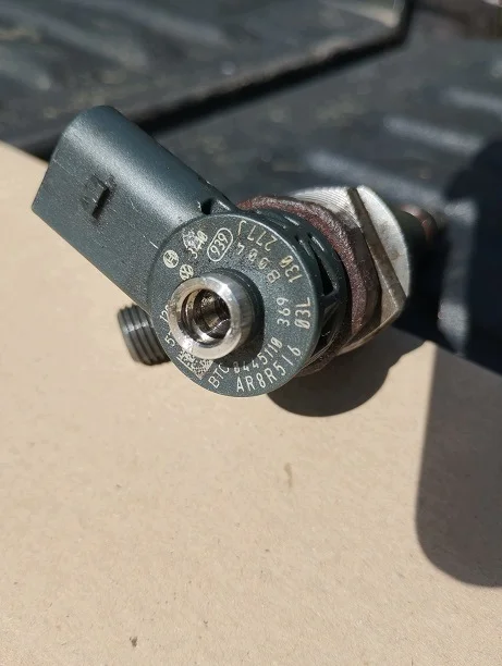 Suuttimen pumppu Audi A4 B8 03L130277J image 3