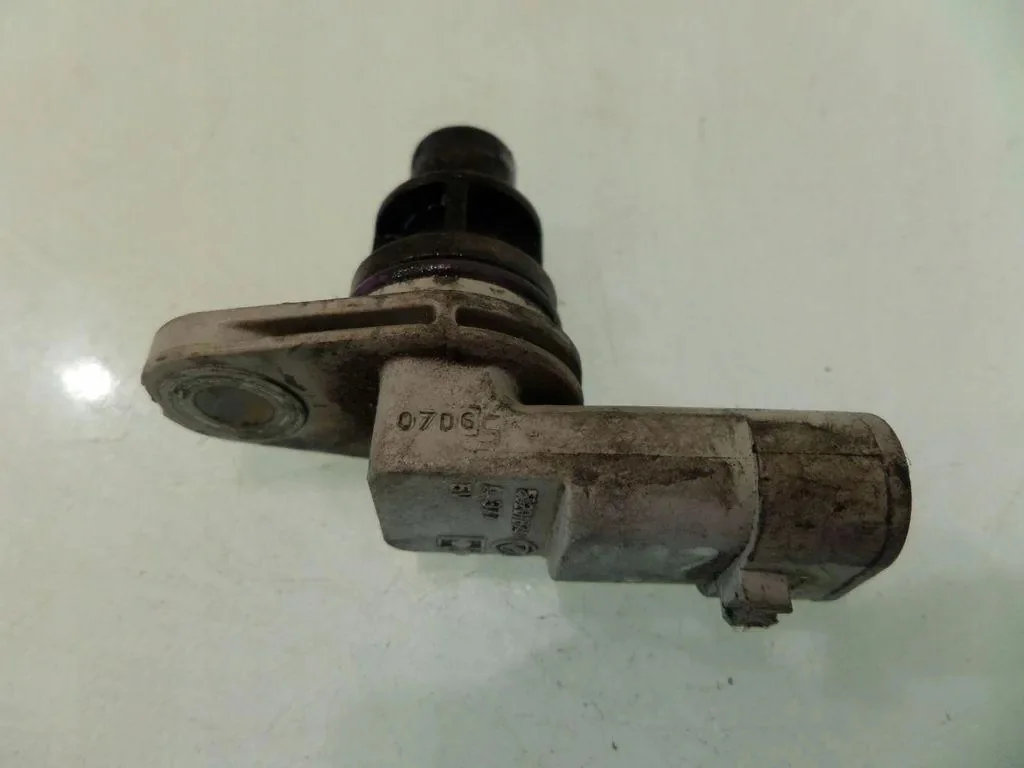 Camshaft Position Sensor Opel Corsa D 1.3 CDTI image 3