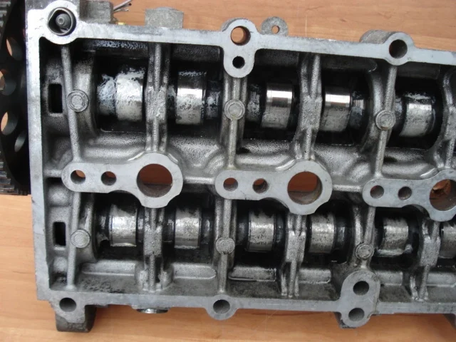Couvre-culasse Opel Astra H Zafira B 1.9 CDTI image 6