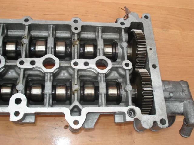 Couvre-culasse Opel Astra H Zafira B 1.9 CDTI image 9
