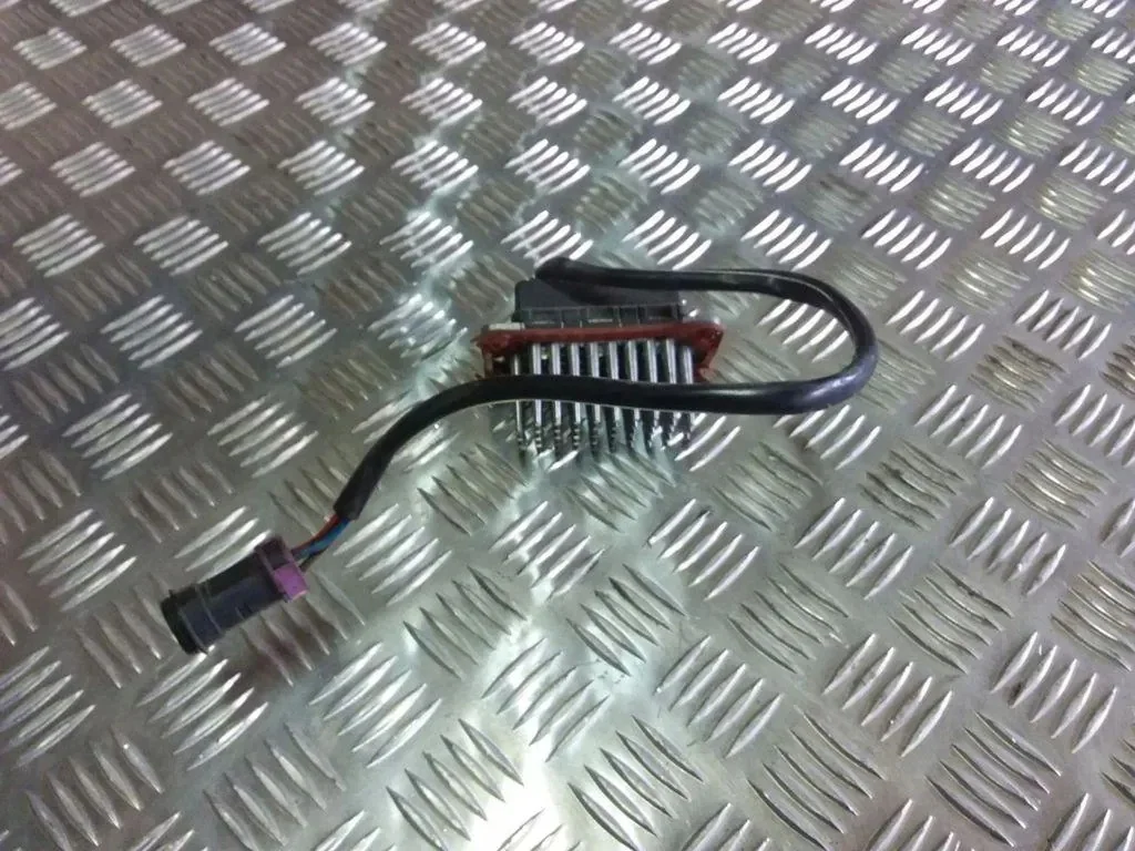 Audi A6 C4 Blower Resistor 4A0820521