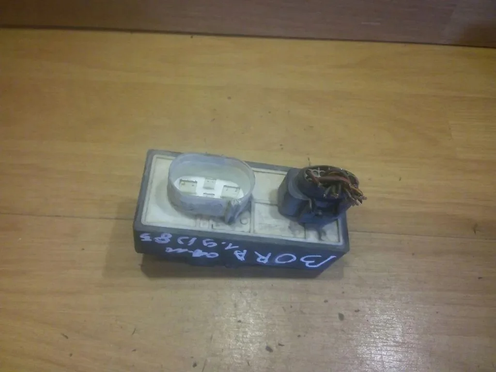 VW Polo IV Fan Control Module 1J0919506Q
