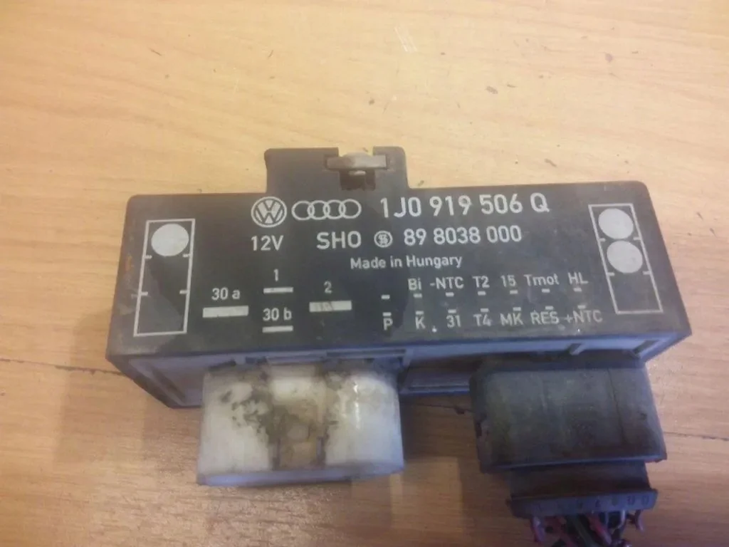 VW Polo IV Ventilatorregelaar 1J0919506Q image 3