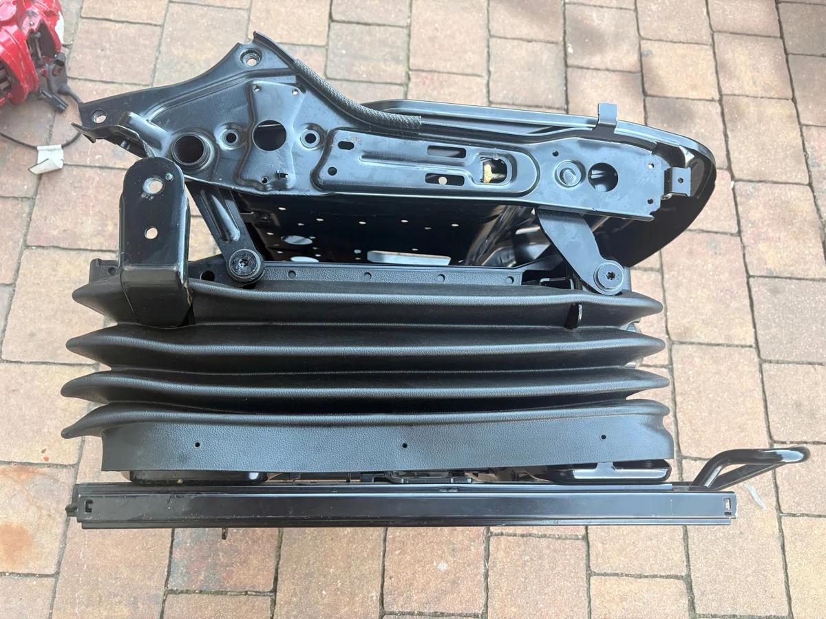VW Crafter II istuin painolla 2N0881105CN