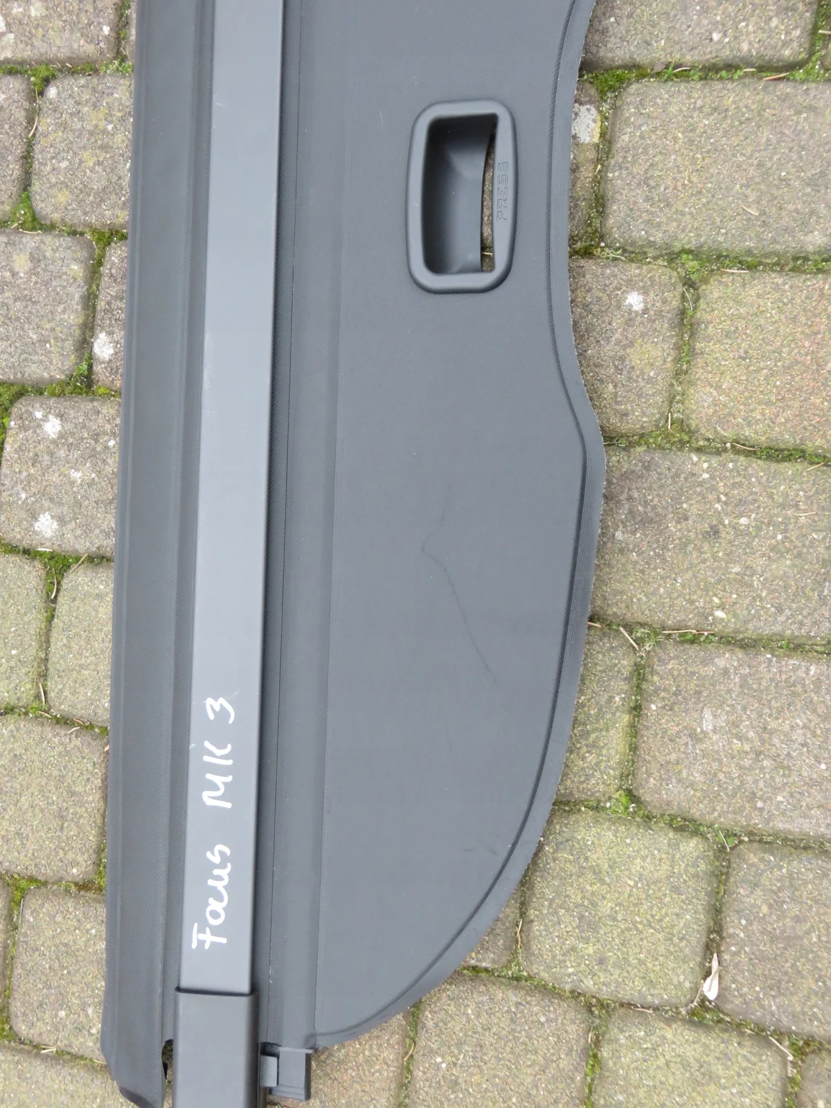 Ford Focus Mk3 Kombi Rollo Kofferraum image 4