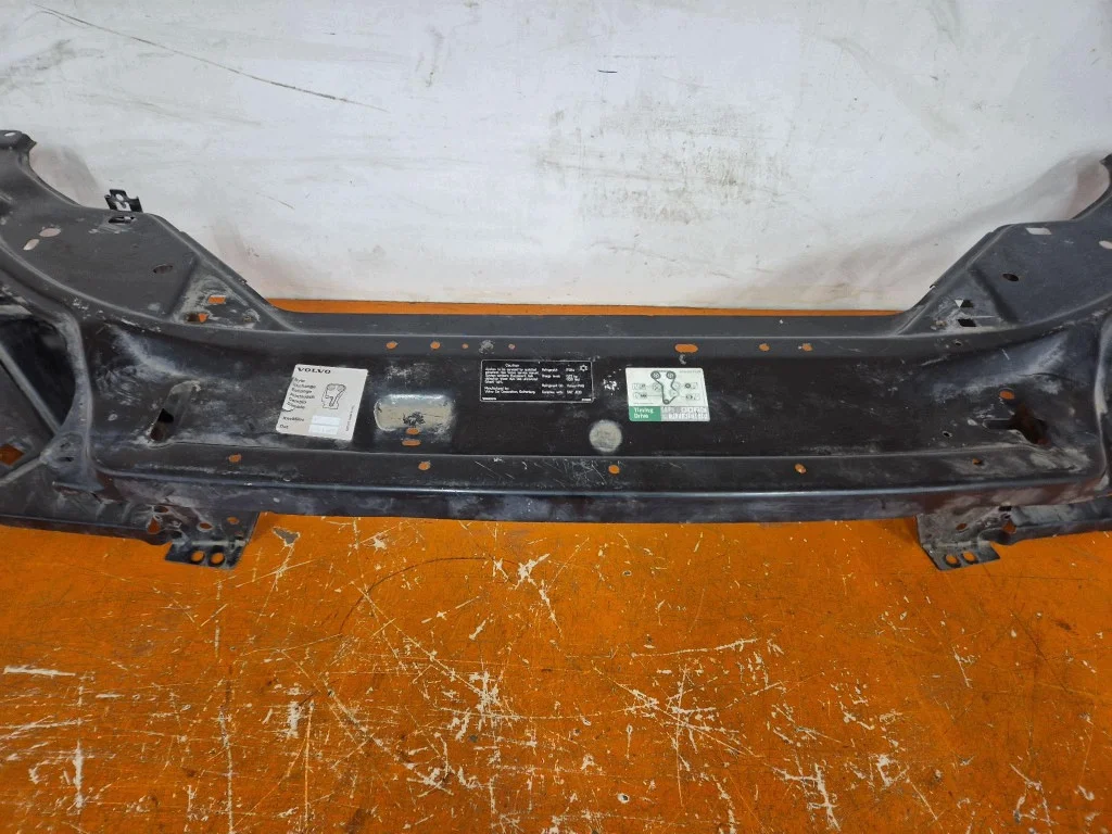 Volvo V70 XC70 frontpanel förstärkning image 4