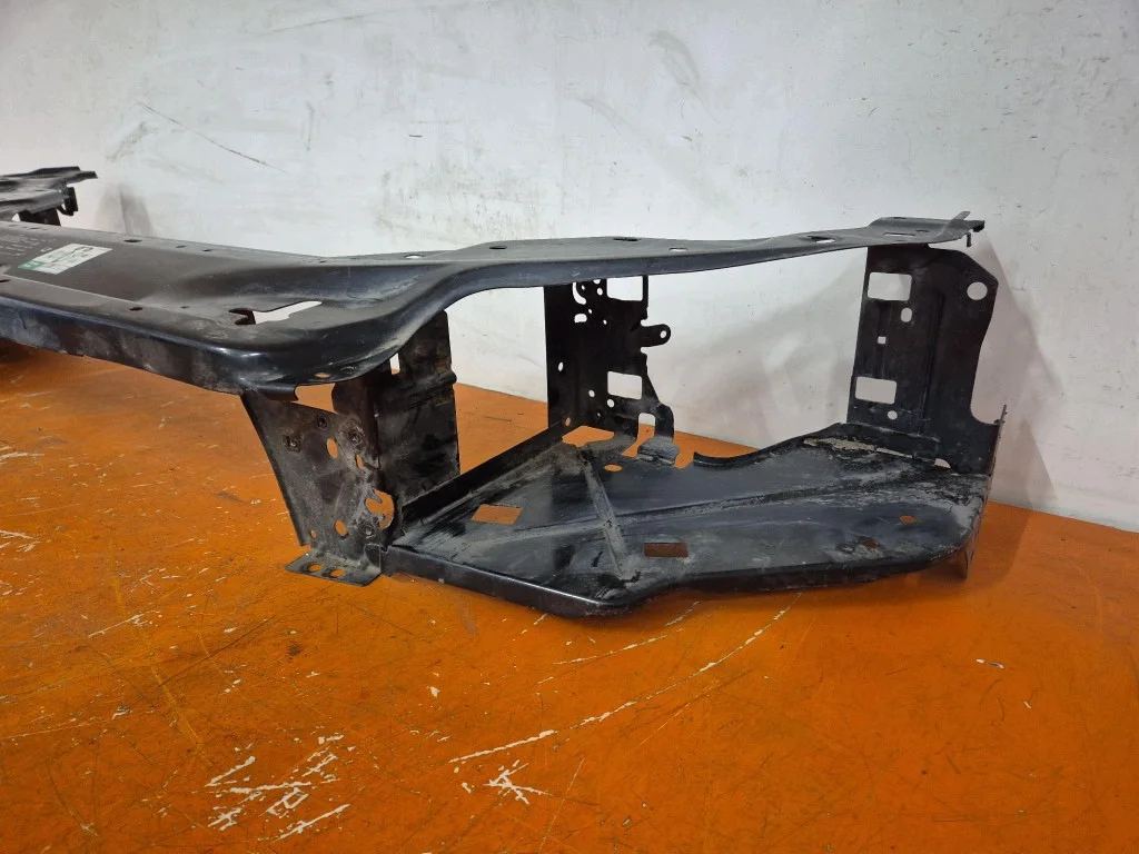 Volvo V70 XC70 frontpanel förstärkning image 5