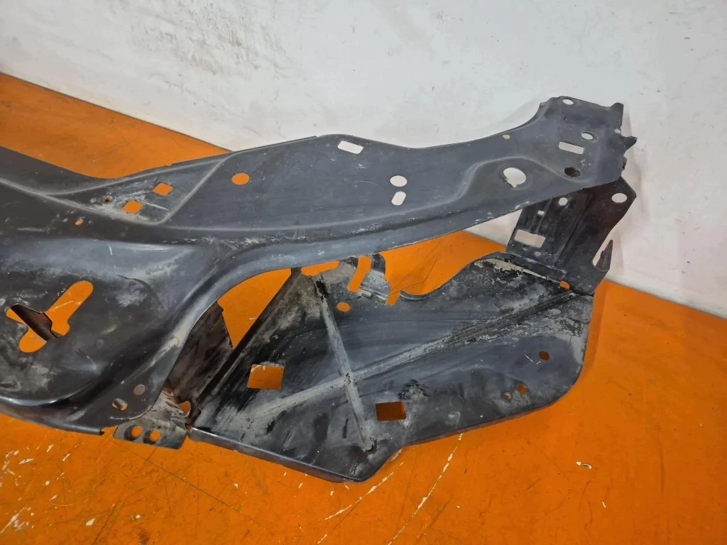 Volvo V70 XC70 frontpanel förstärkning image 6