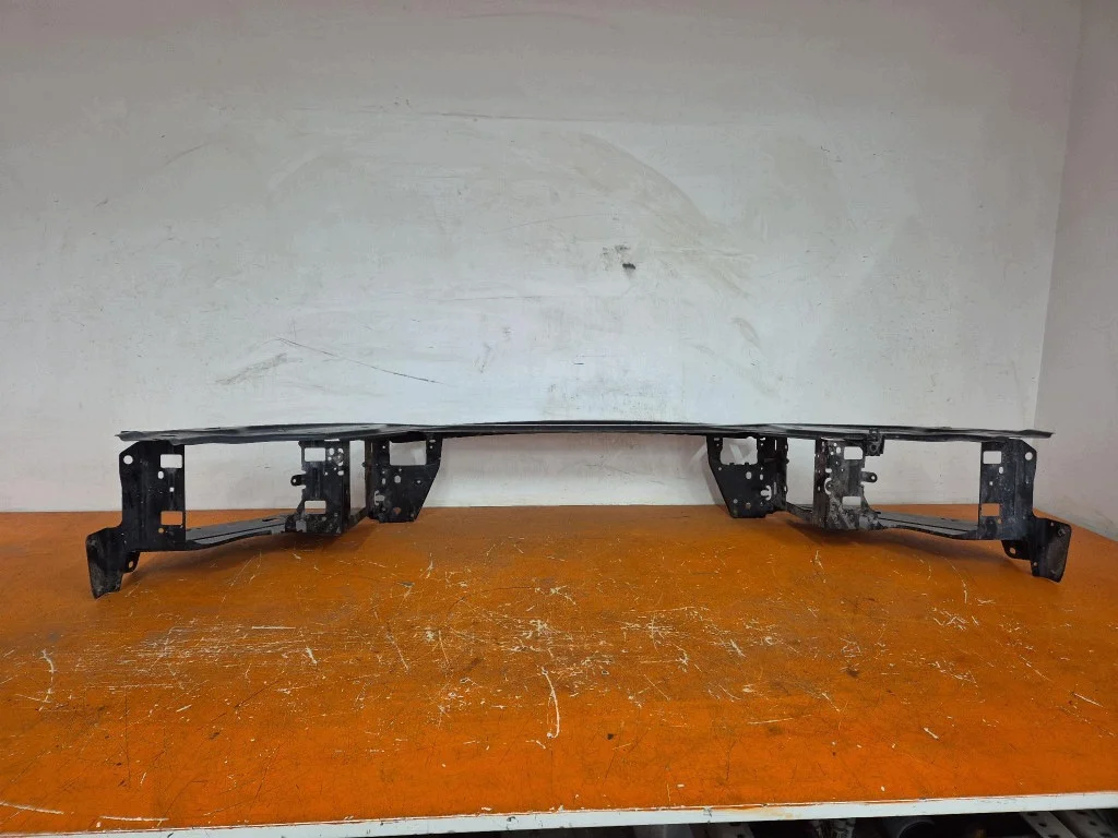 Volvo V70 XC70 frontpanel förstärkning image 7