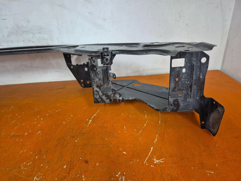 Volvo V70 XC70 frontpanel förstärkning image 9