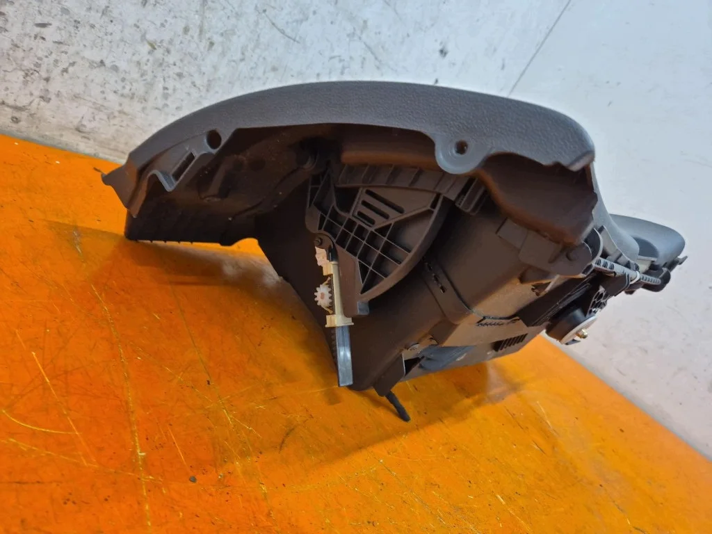 SKODA OCTAVIA II 08-13 Handschuhfach vorne image 3