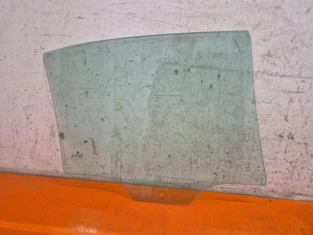 Skoda Octavia 2 achterdeur glas links image 3