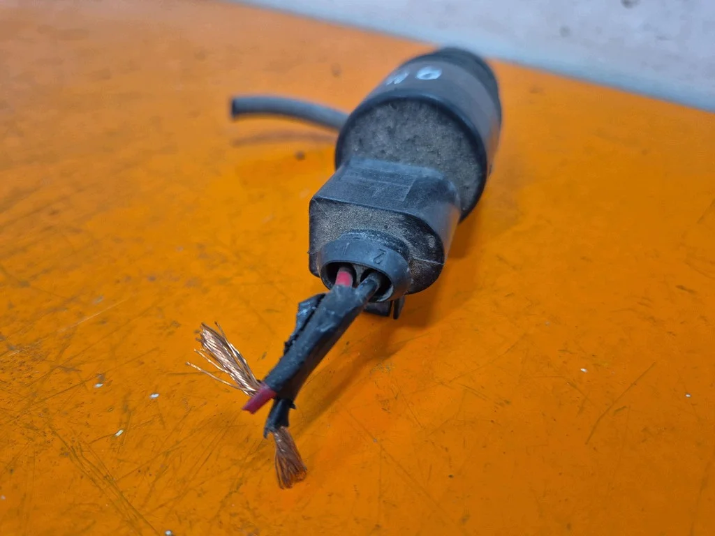 Honda Civic 8 07-12 Spritzwasserpumpe gebraucht image 3