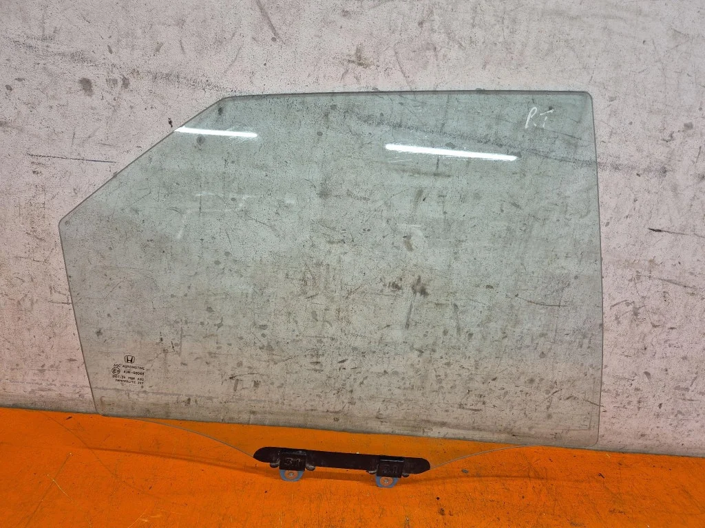 Honda Civic VIII lasi taka oikea W-38754-