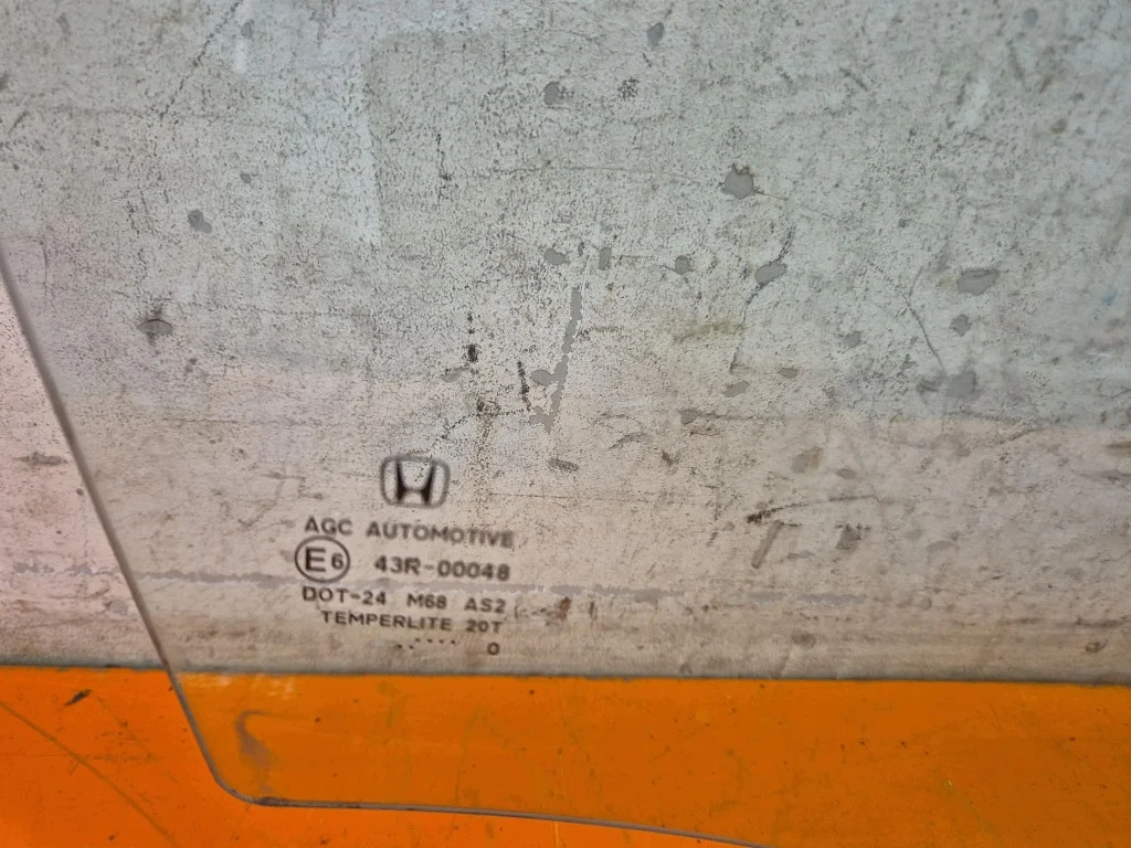 Honda Civic VIII lasi taka oikea W-38754-