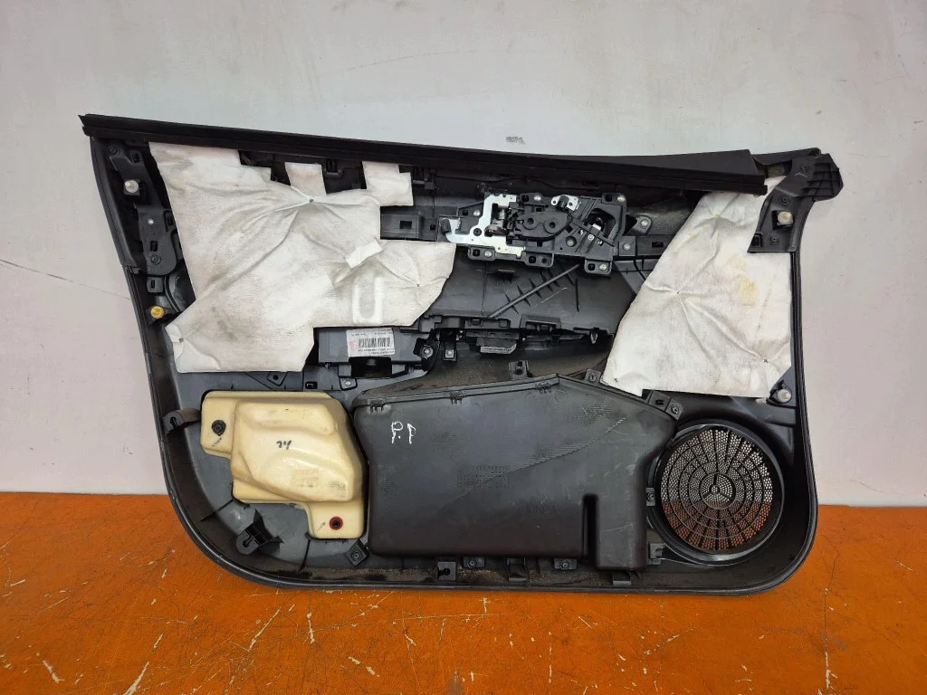 Honda Civic 8 HB 5D Ov. Oikea Etu image 8