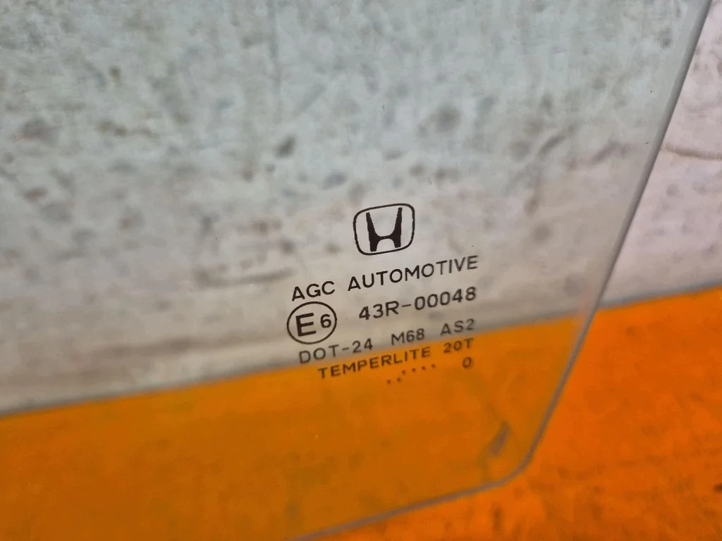 Honda Civic VIII taka vasen lasi