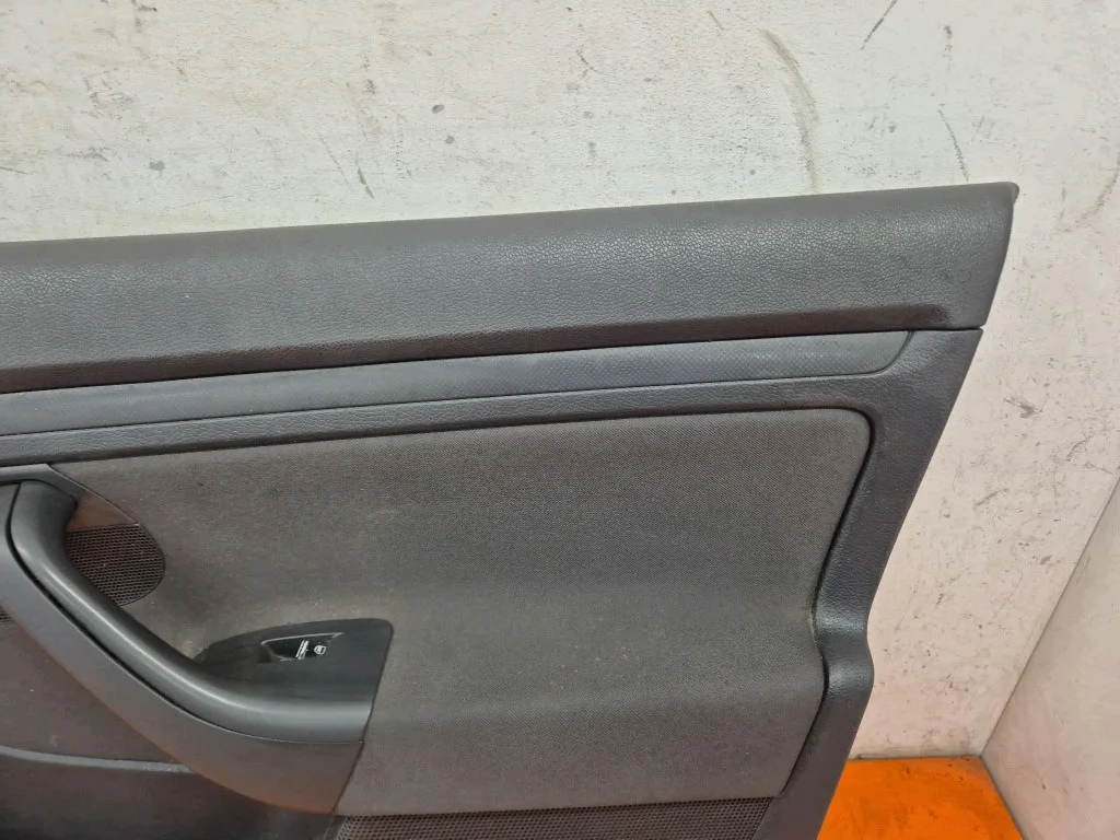 VW Golf V Türverkleidung Vorne Rechts image 4