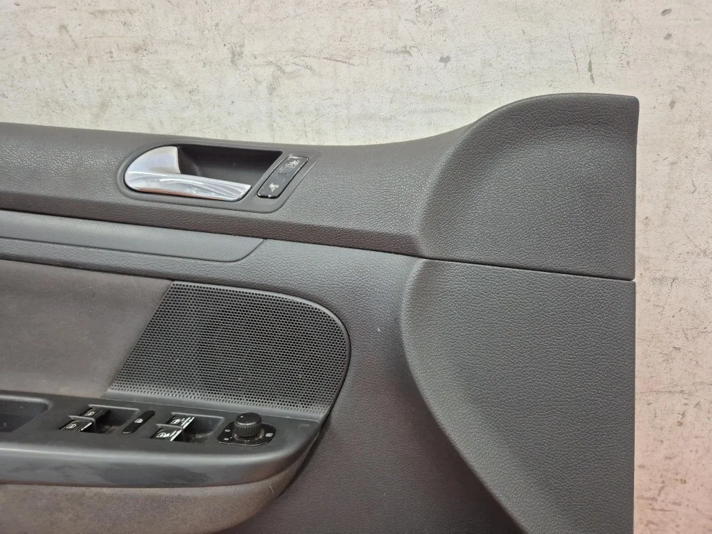 VW Golf V dörrpanel klädsel vänster fram image 4