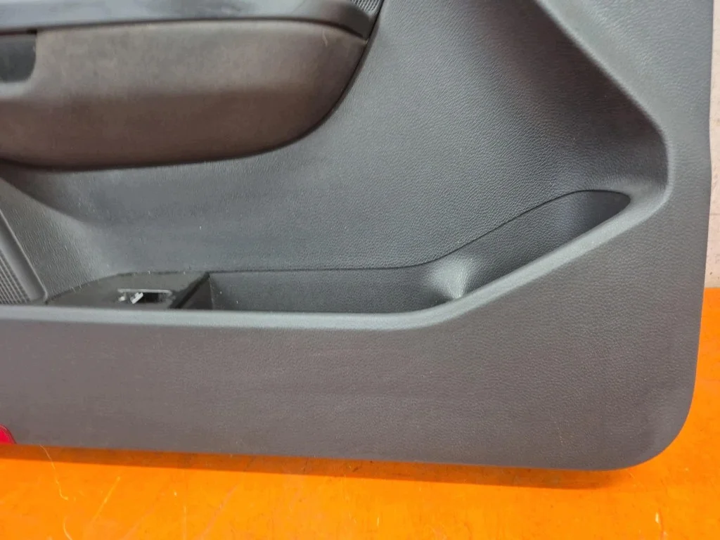 VW Golf V dörrpanel klädsel vänster fram image 5