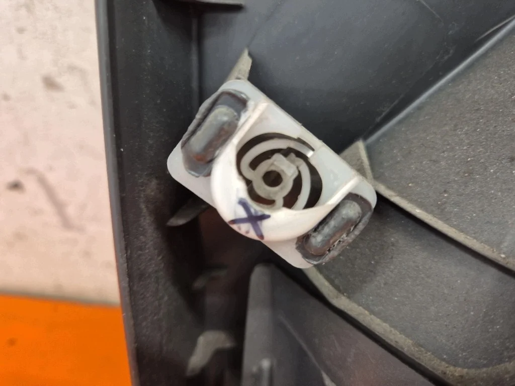 VW Golf V dörrpanel klädsel vänster fram image 10
