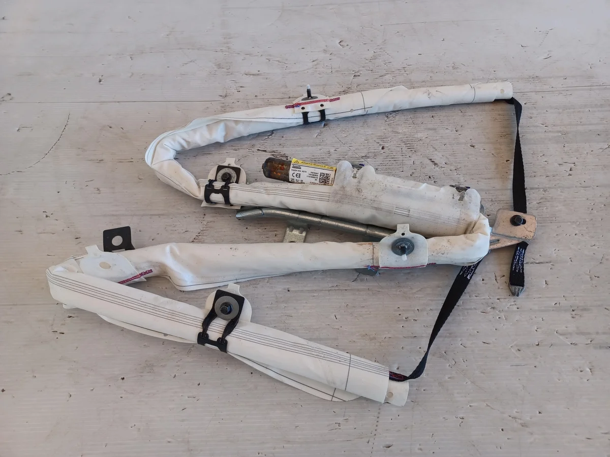 Cortina Airbag Volvo V60 2010- P30780647