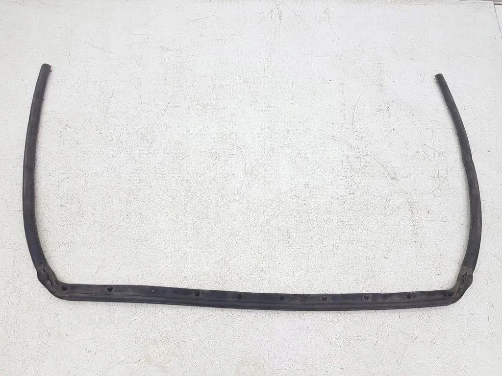 Sello Capó Delantero Ford Escape III M000368