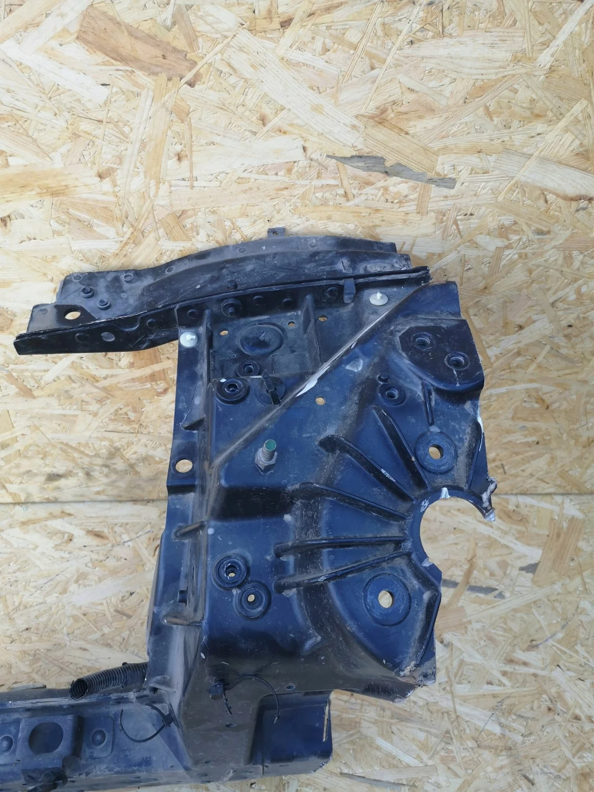 Jaguar XE Längsträger Rechts Vorne Gebraucht image 3