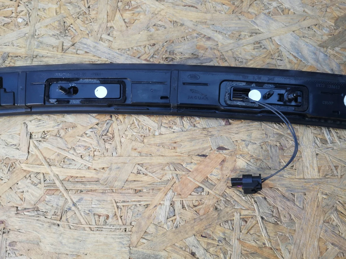 Jaguar XE Feu Stop Becquet GX73-13A613 image 6