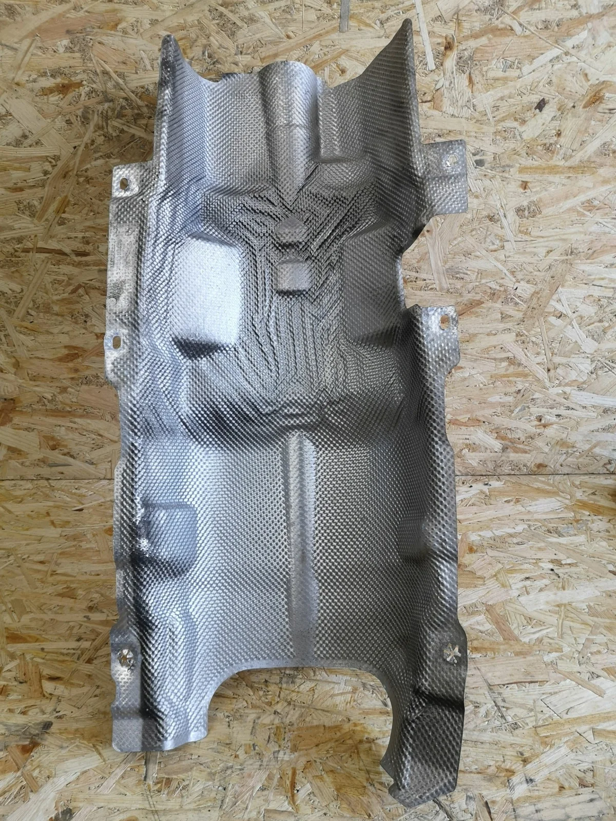 Jaguar XE Escudo Térmico GX73-3114B06-A Usado