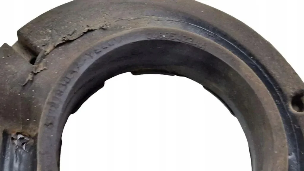Dodge Charger Rear Spring Rubber 04895422AA Used image 3