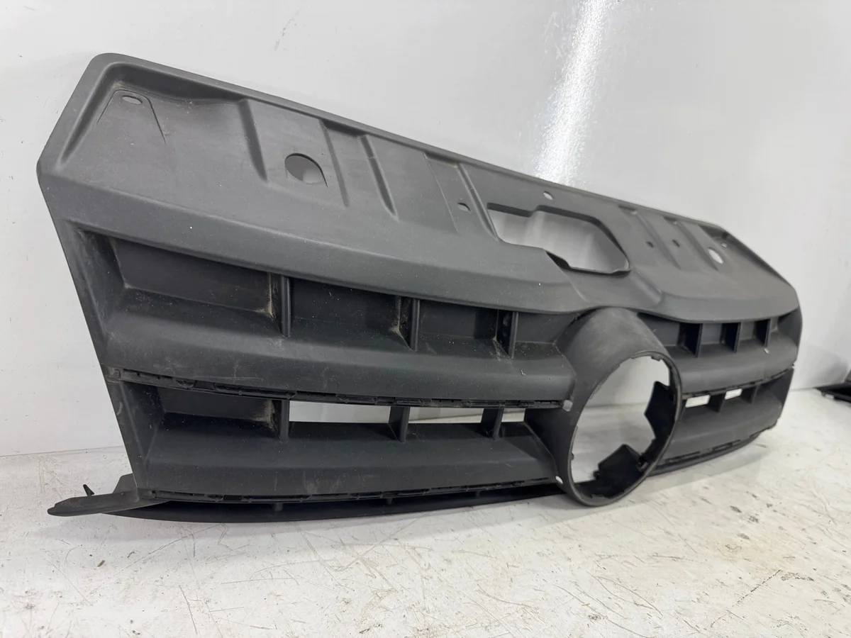 VW Amarok Front Bumper Grille Used image 3