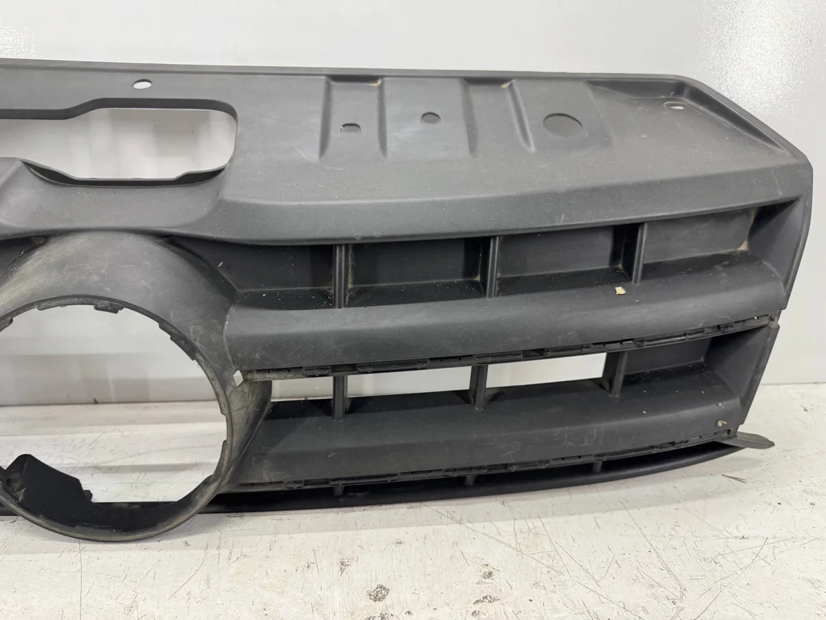 VW Amarok Front Bumper Grille Used image 7