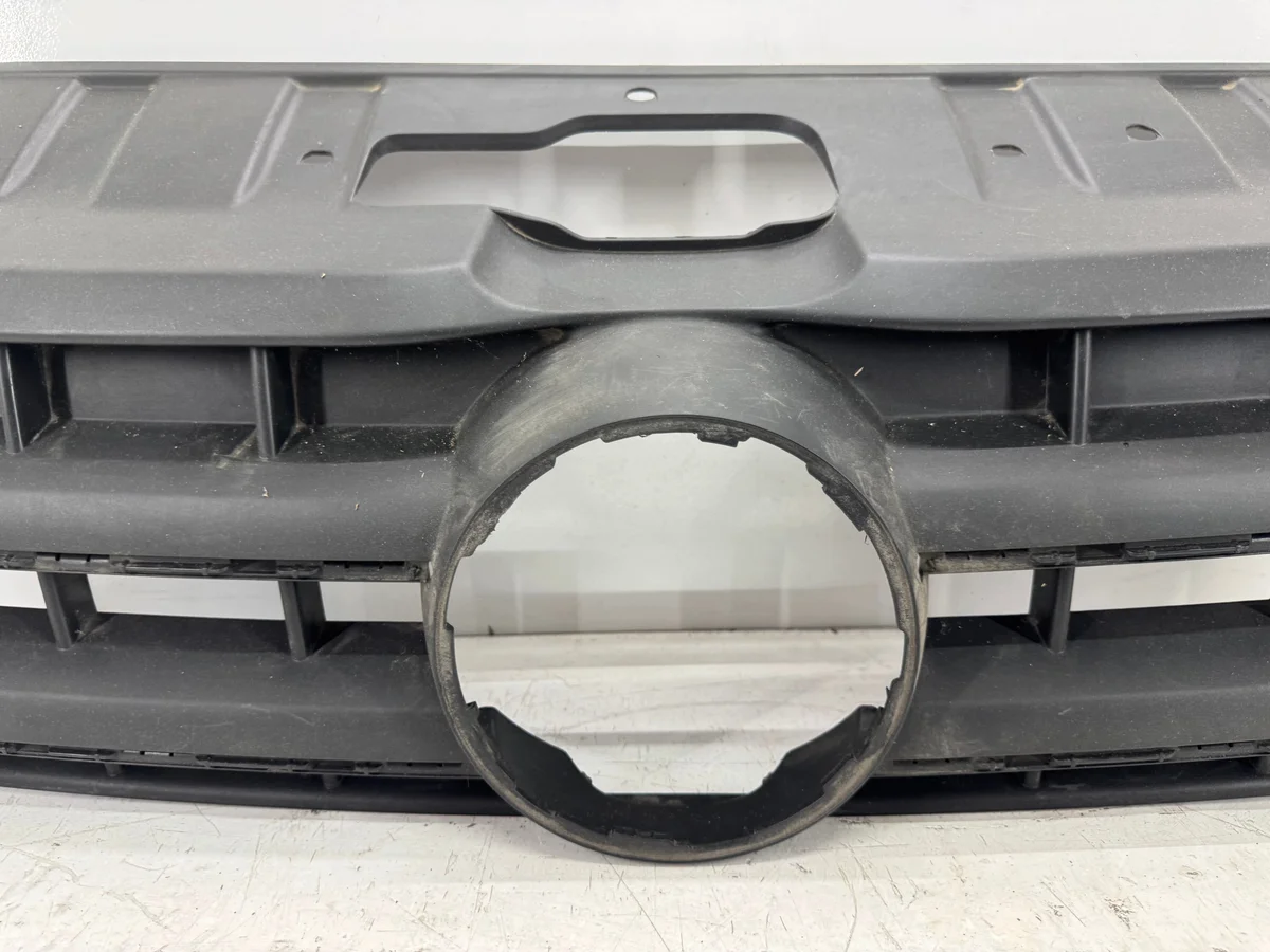 VW Amarok Front Bumper Grille Used image 9