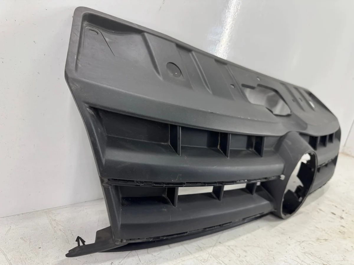 Grelha para-choques VW Amarok Usada image 3