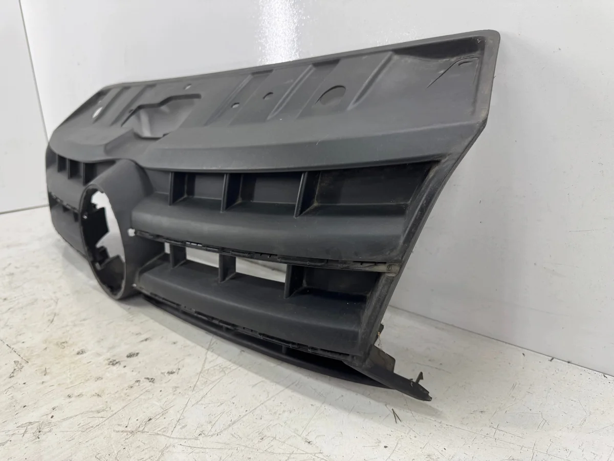 Grelha para-choques VW Amarok Usada image 4