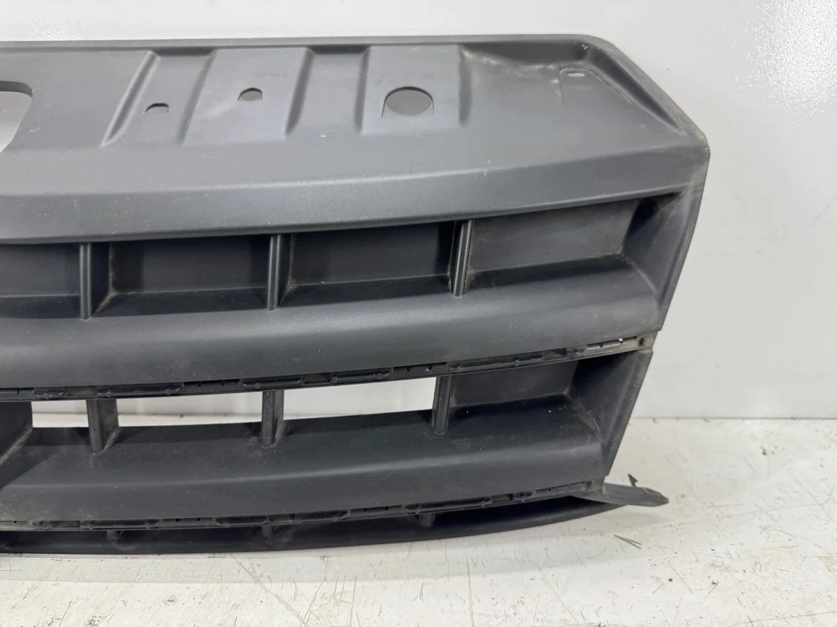 Grelha para-choques VW Amarok Usada image 5