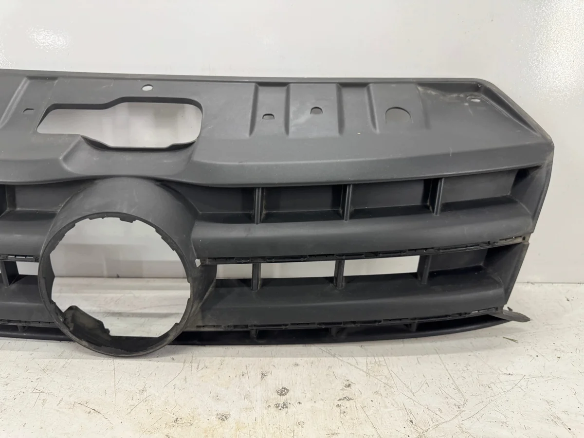 Grelha para-choques VW Amarok Usada image 6
