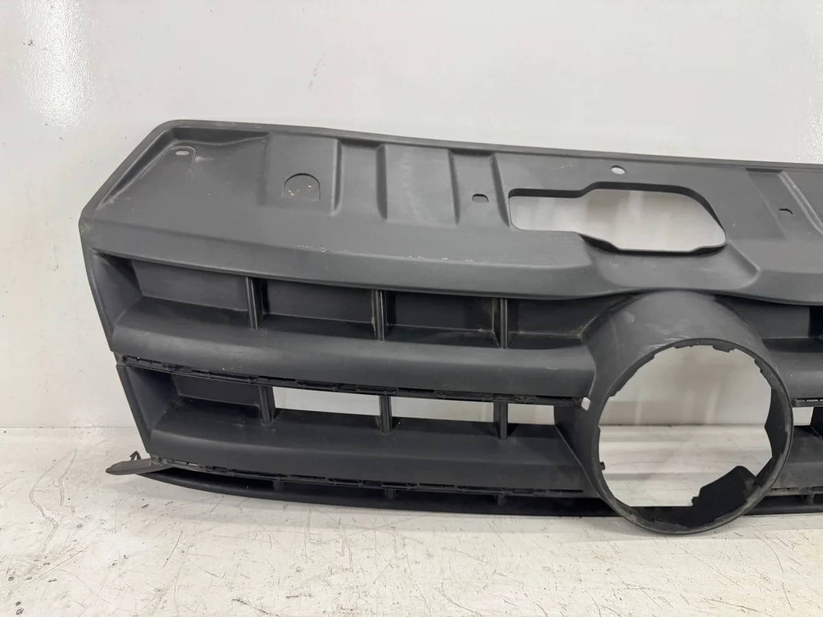 Grelha para-choques VW Amarok Usada image 7