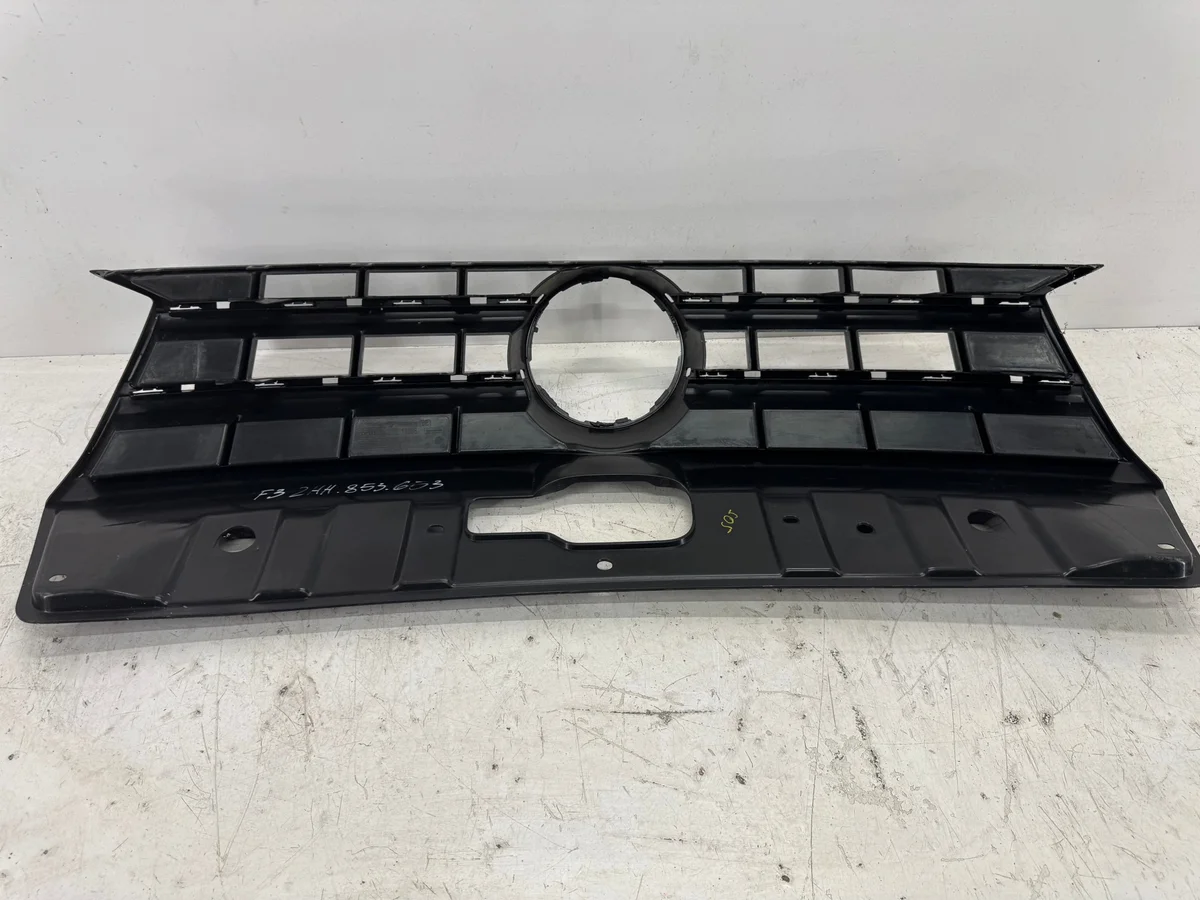 Grelha para-choques VW Amarok Usada image 10