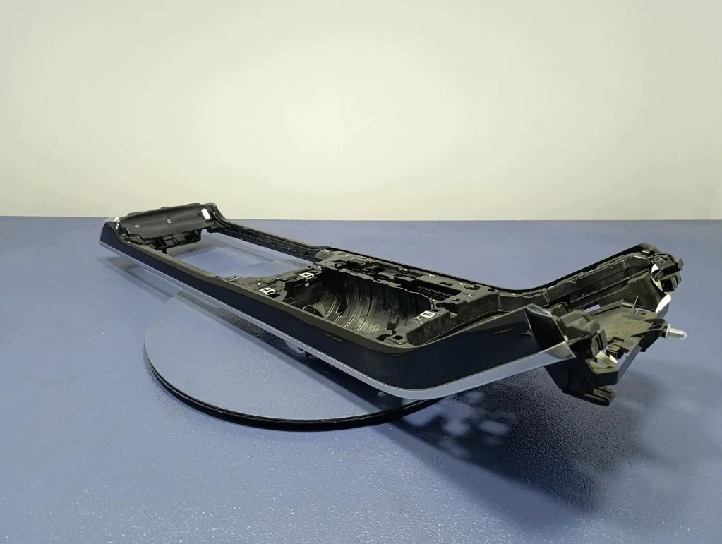 Audi A8 D5 4N middenconsole frame gebruikt image 3