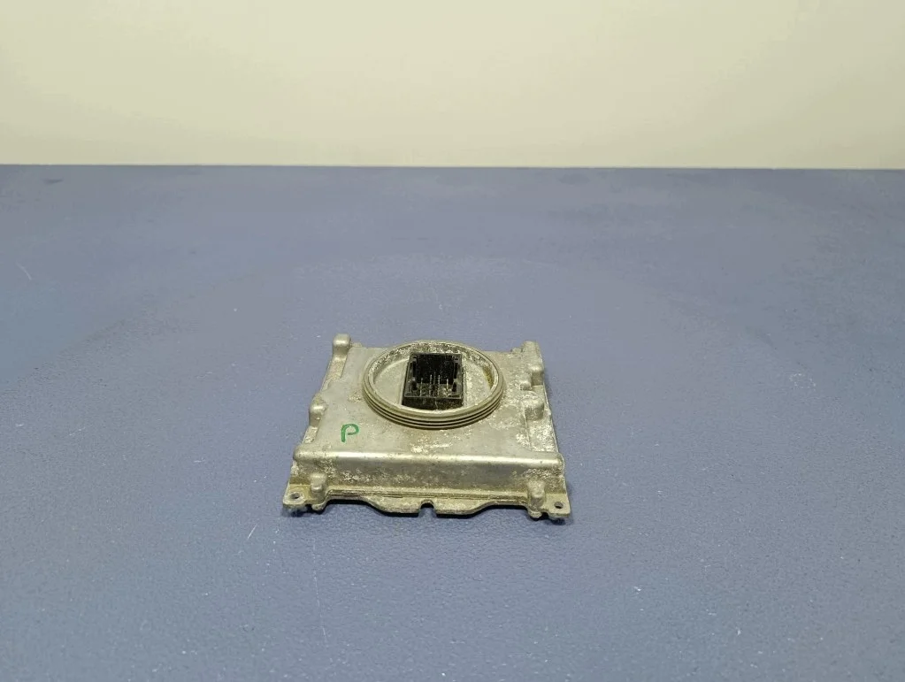 Audi A8 D5 4N 17- Muunnin 7PP941572AB