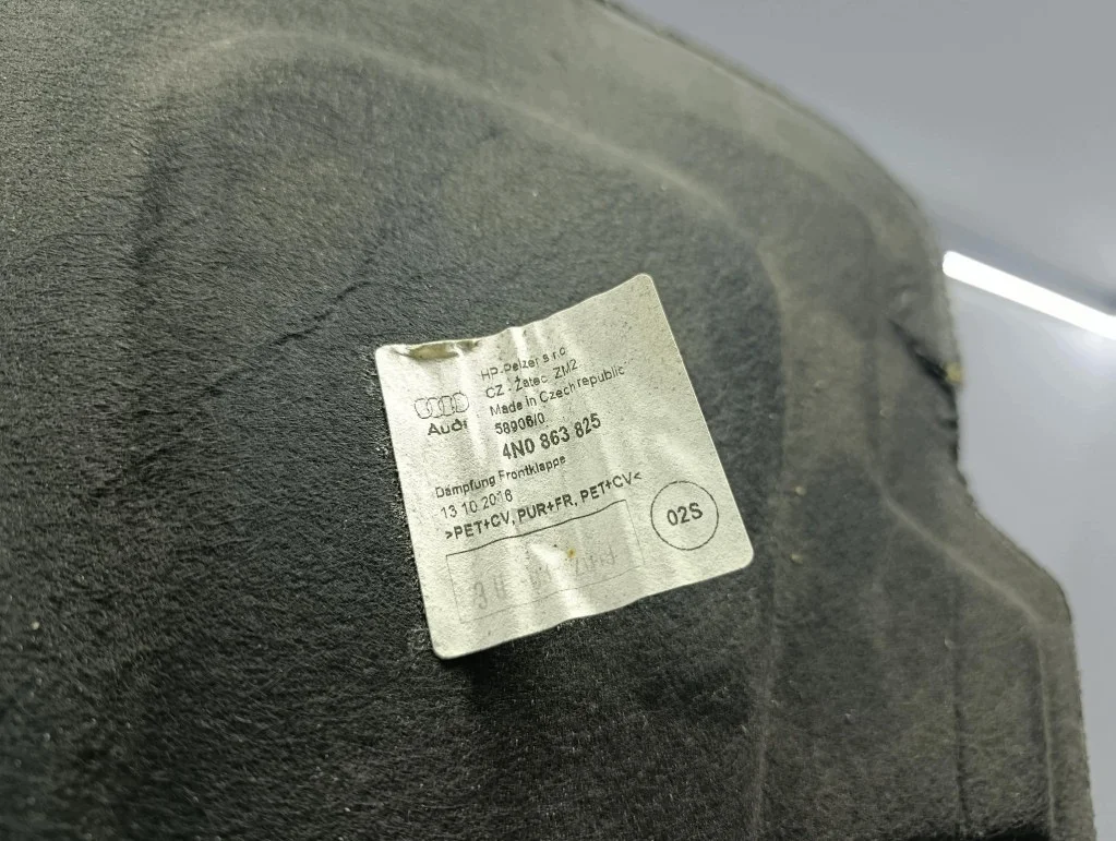 Audi A8 D5 4N Isolation Capot 4N0863825 image 5