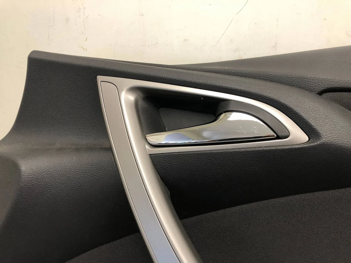 Panel puerta delantera derecha Opel Astra J image 5