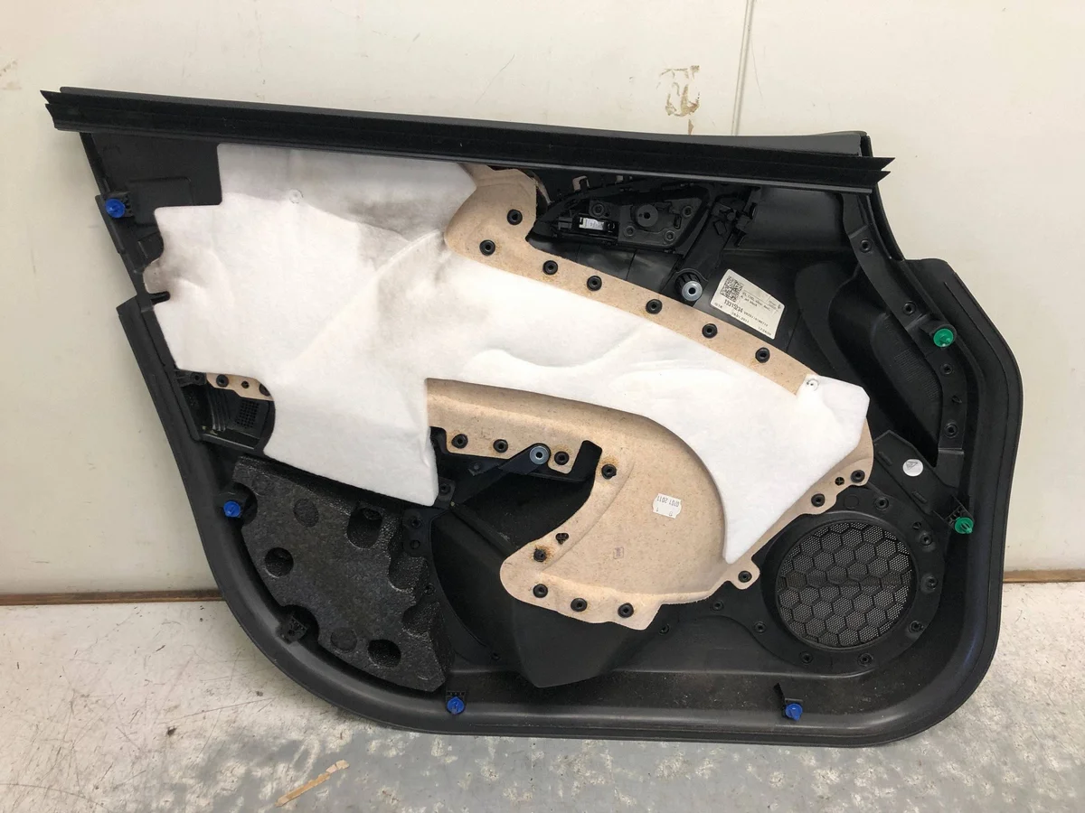 Panel puerta delantera derecha Opel Astra J image 6