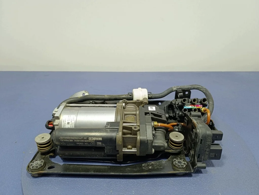 Audi A8 D5 4N kompressor 4N0616005D